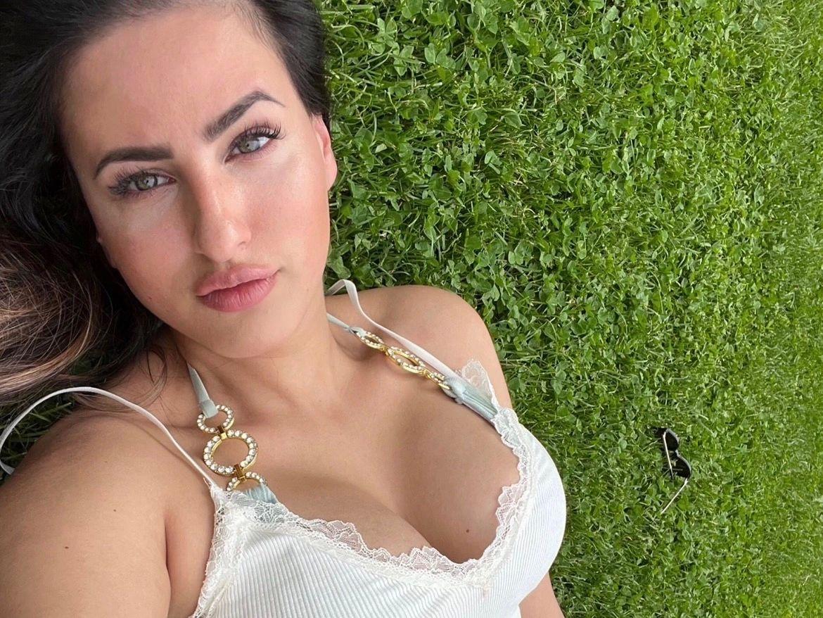 Image of cam model Lunea-hot from XloveCam