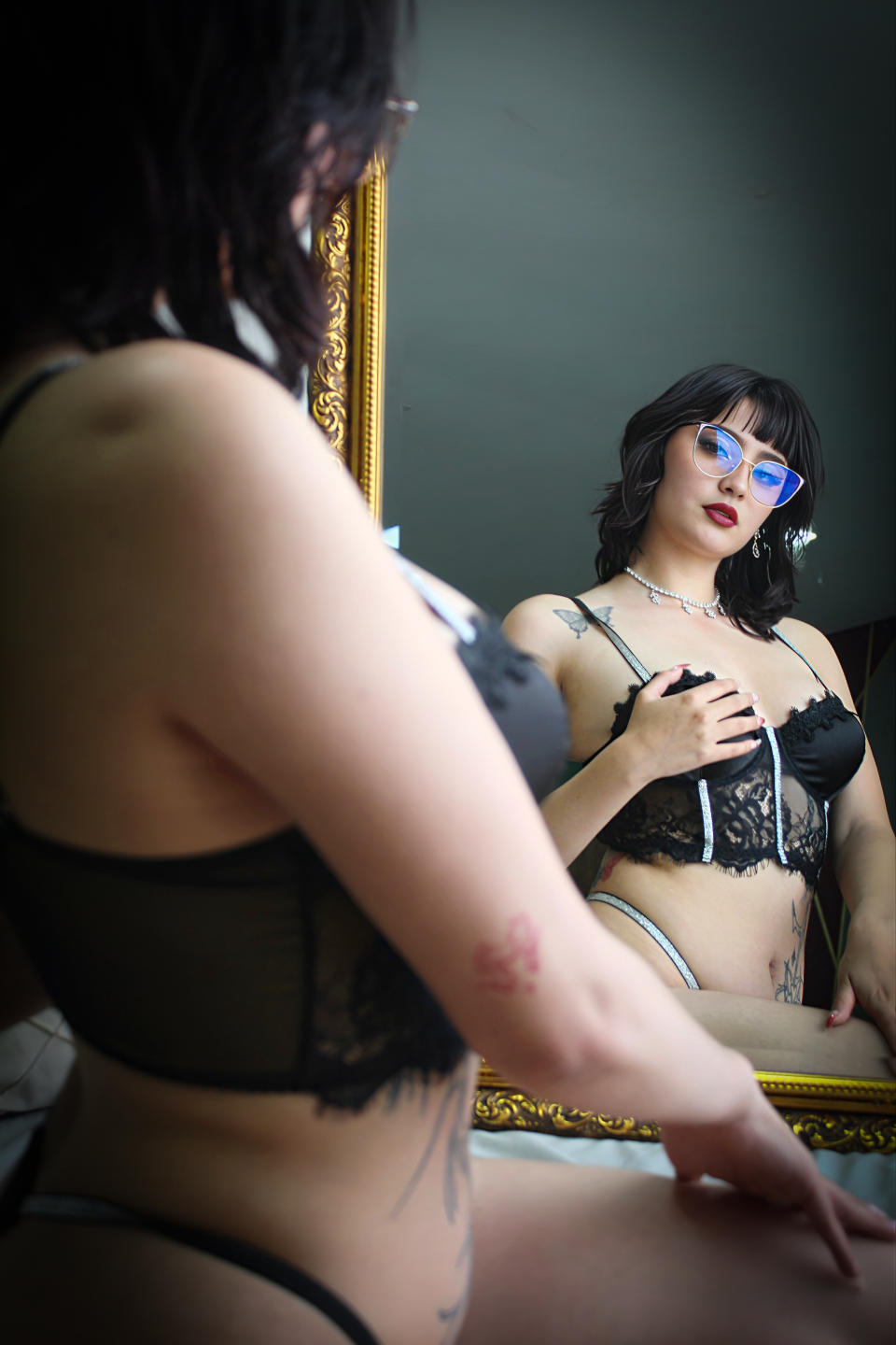 Image of cam model ElaJamess from XloveCam