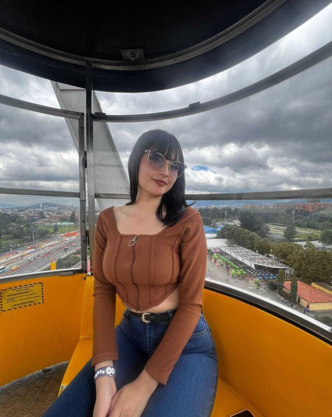 Image of cam model ElaJamess from XloveCam