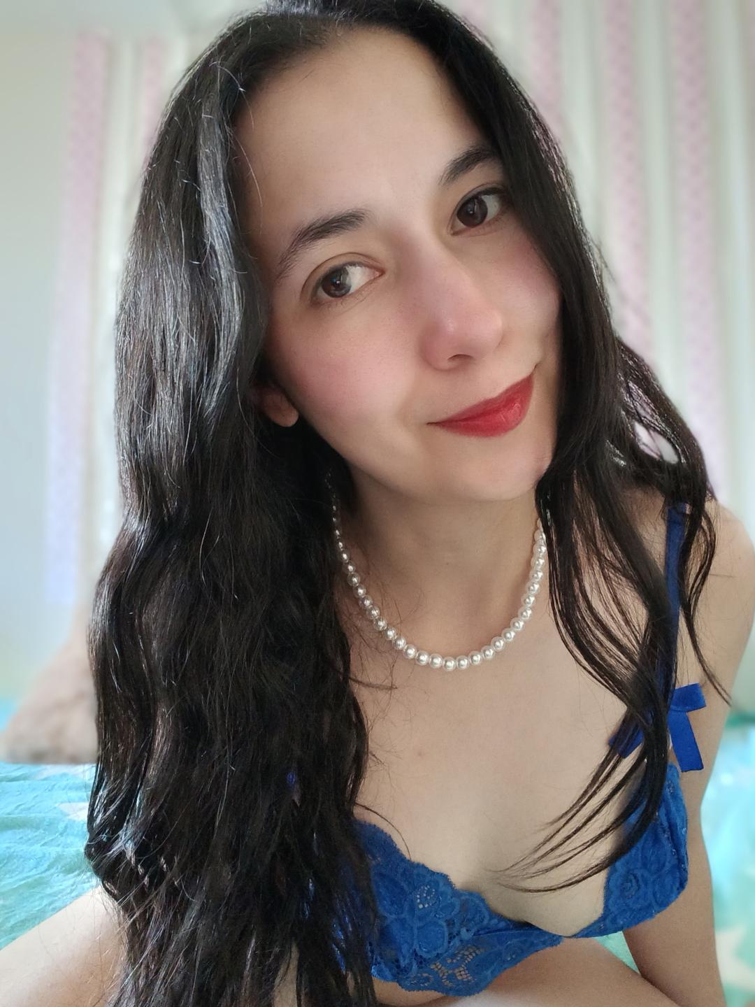 Image of cam model AnneStone from XloveCam
