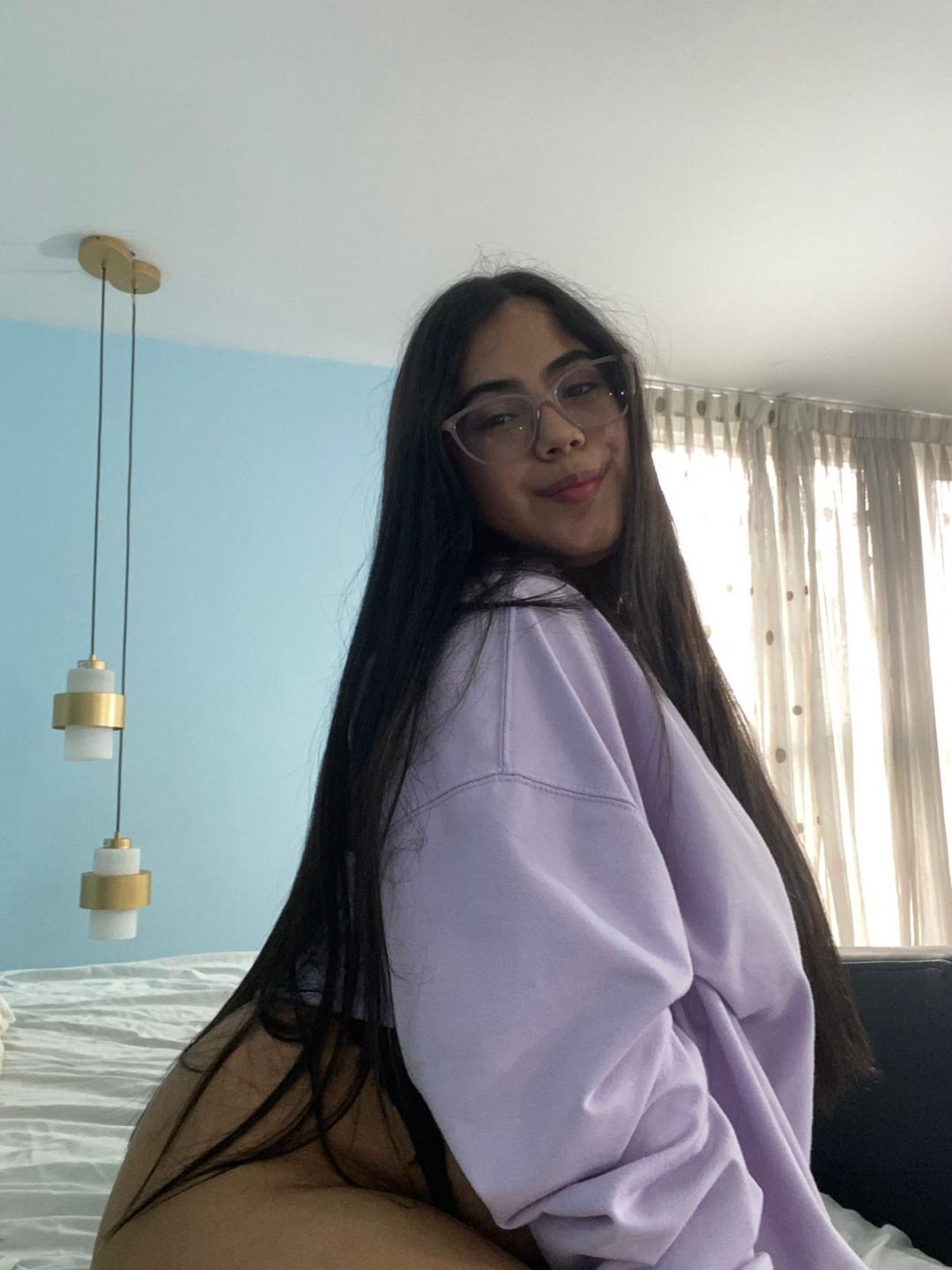 Image of cam model CurvyBuff from XloveCam