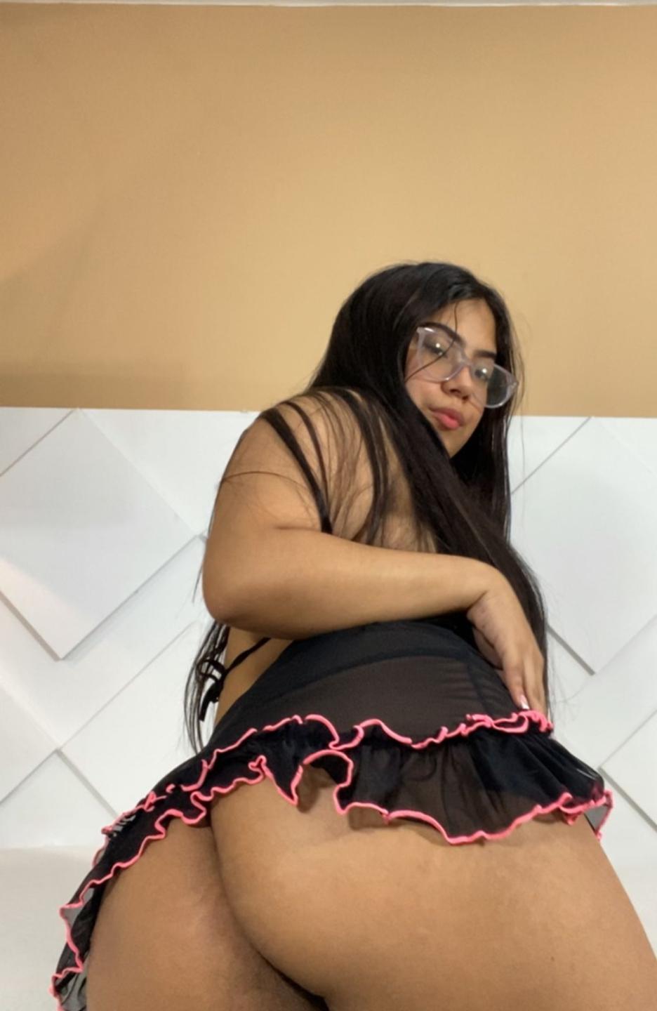 Image of cam model CurvyBuff from XloveCam