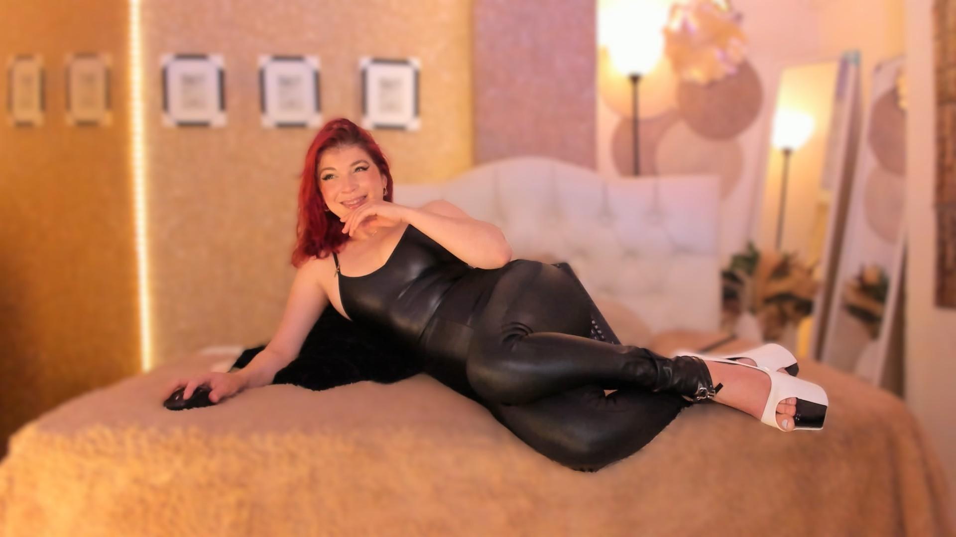 Image of cam model MoonXVelvet from XloveCam