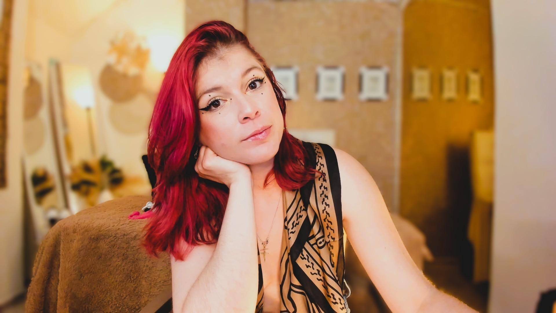 Image of cam model MoonXVelvet from XloveCam