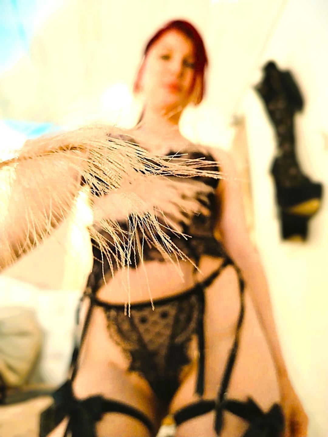 Image of cam model MoonXVelvet from XloveCam