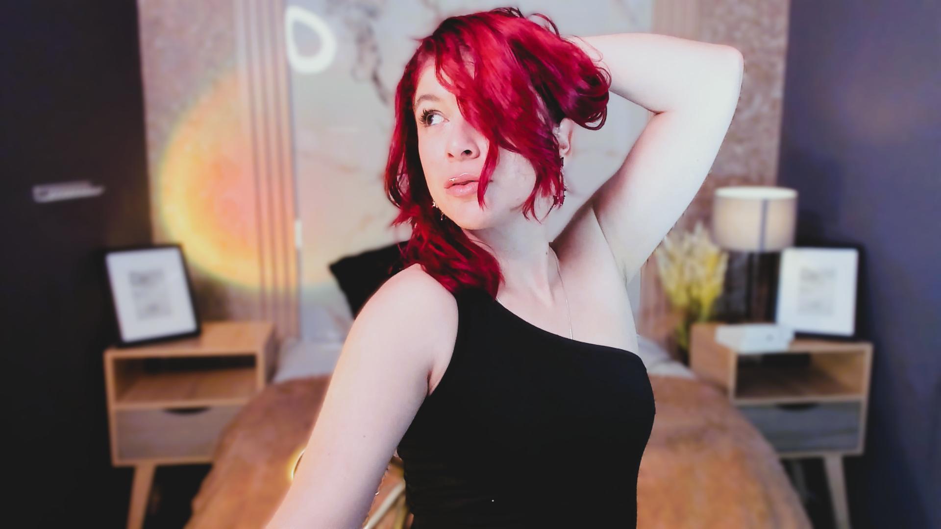 Image of cam model MoonXVelvet from XloveCam