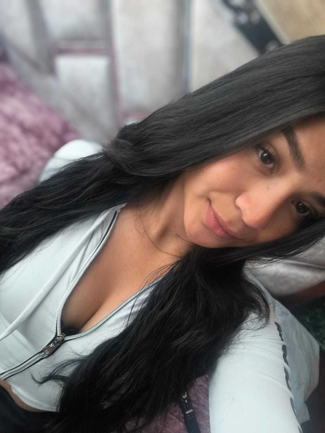 Image of cam model RouxiMori from XloveCam