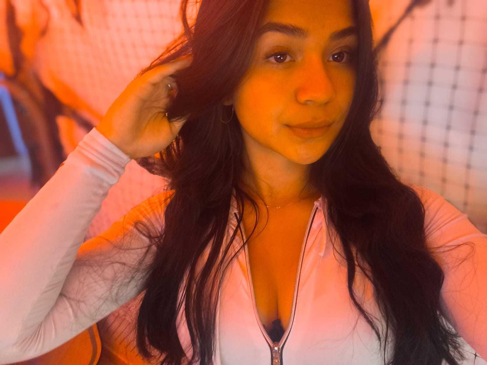 Image of cam model RouxiMori from XloveCam