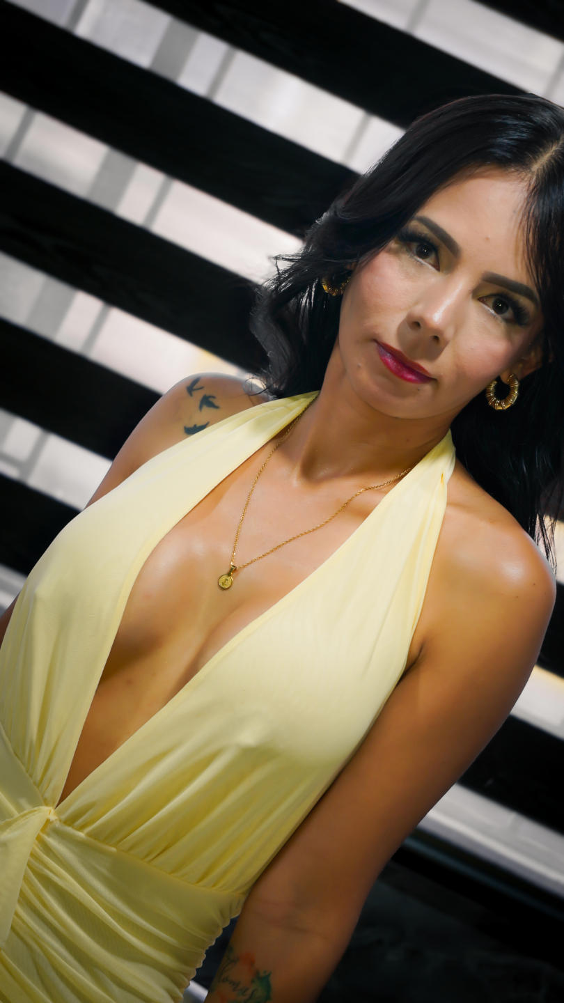 Image of cam model EvelinLuna from XloveCam