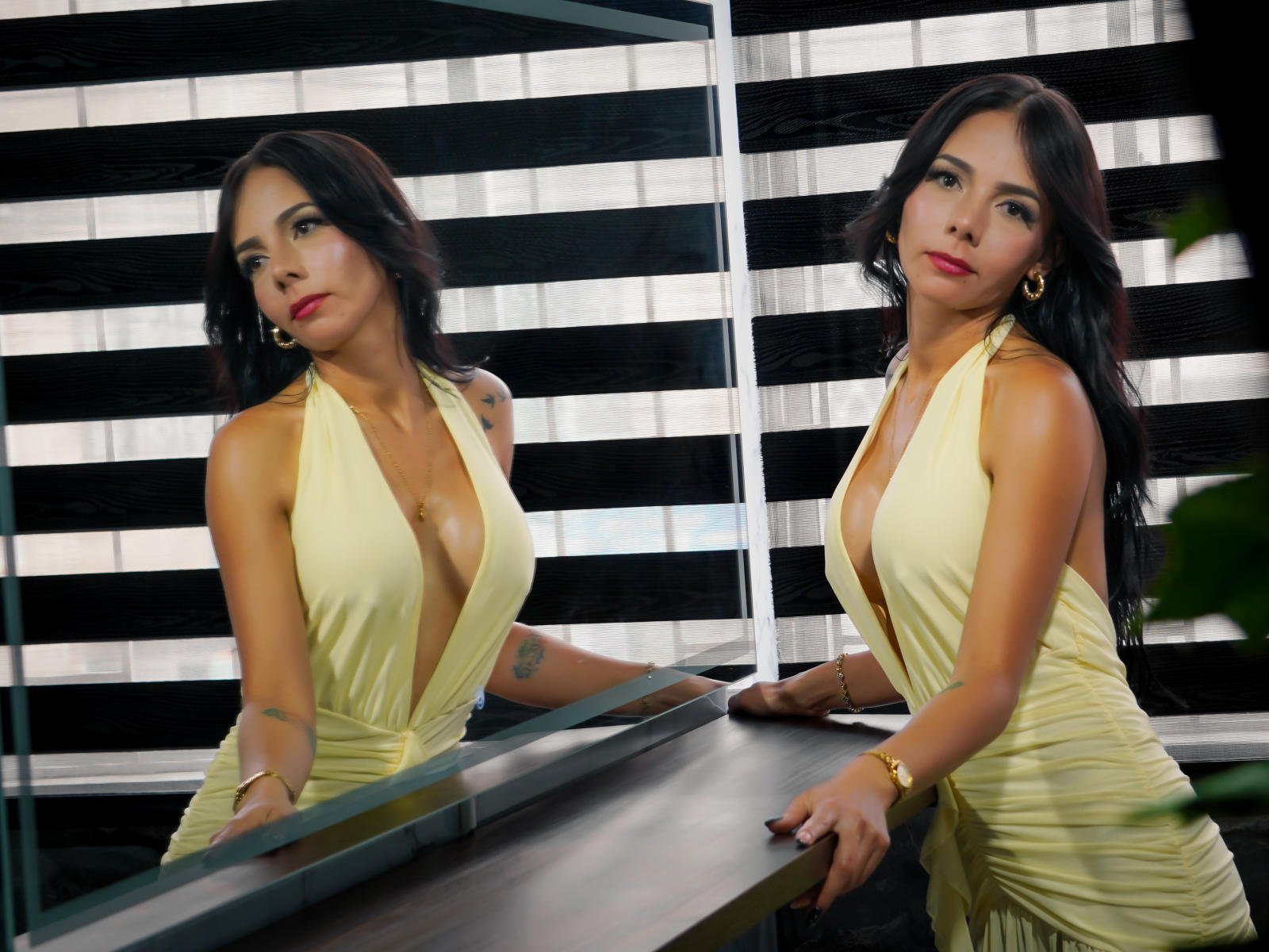 Image of cam model EvelinLuna from XloveCam