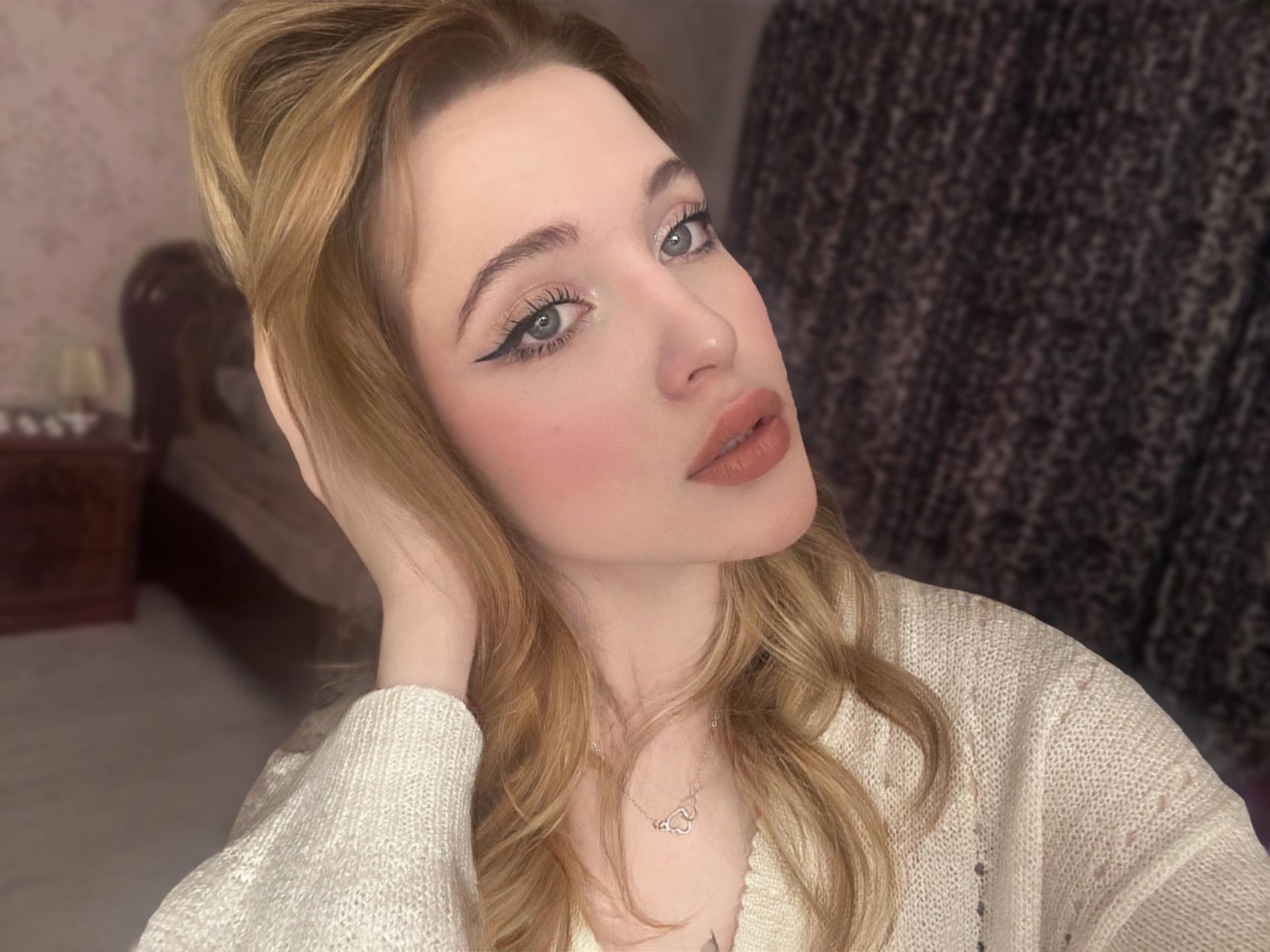 Image of cam model CarryParker from XloveCam