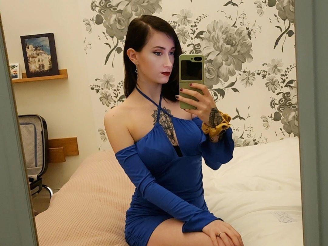 Image of cam model AnisaFeucht-hot from XloveCam