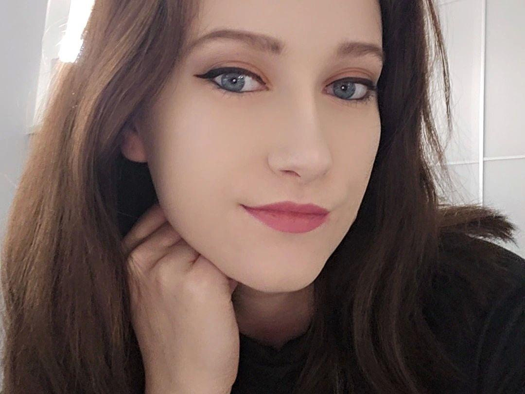 Image of cam model AnisaFeucht-hot from XloveCam