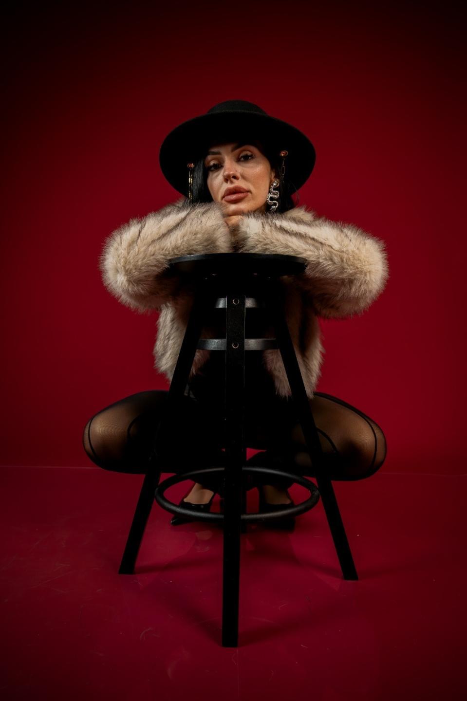 Image of cam model BrainyBelle from XloveCam