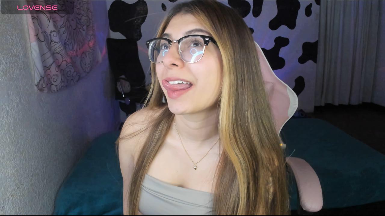 Image of cam model AbbyDew from XloveCam