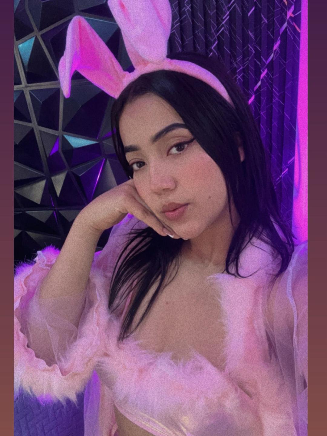 Image of cam model IvoneSanz from XloveCam