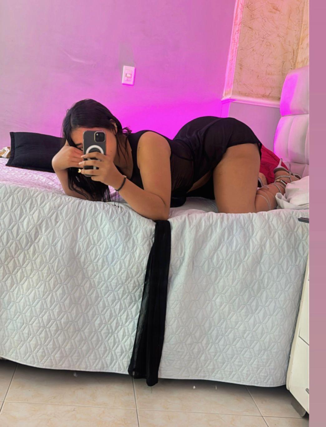 Image of cam model IvoneSanz from XloveCam