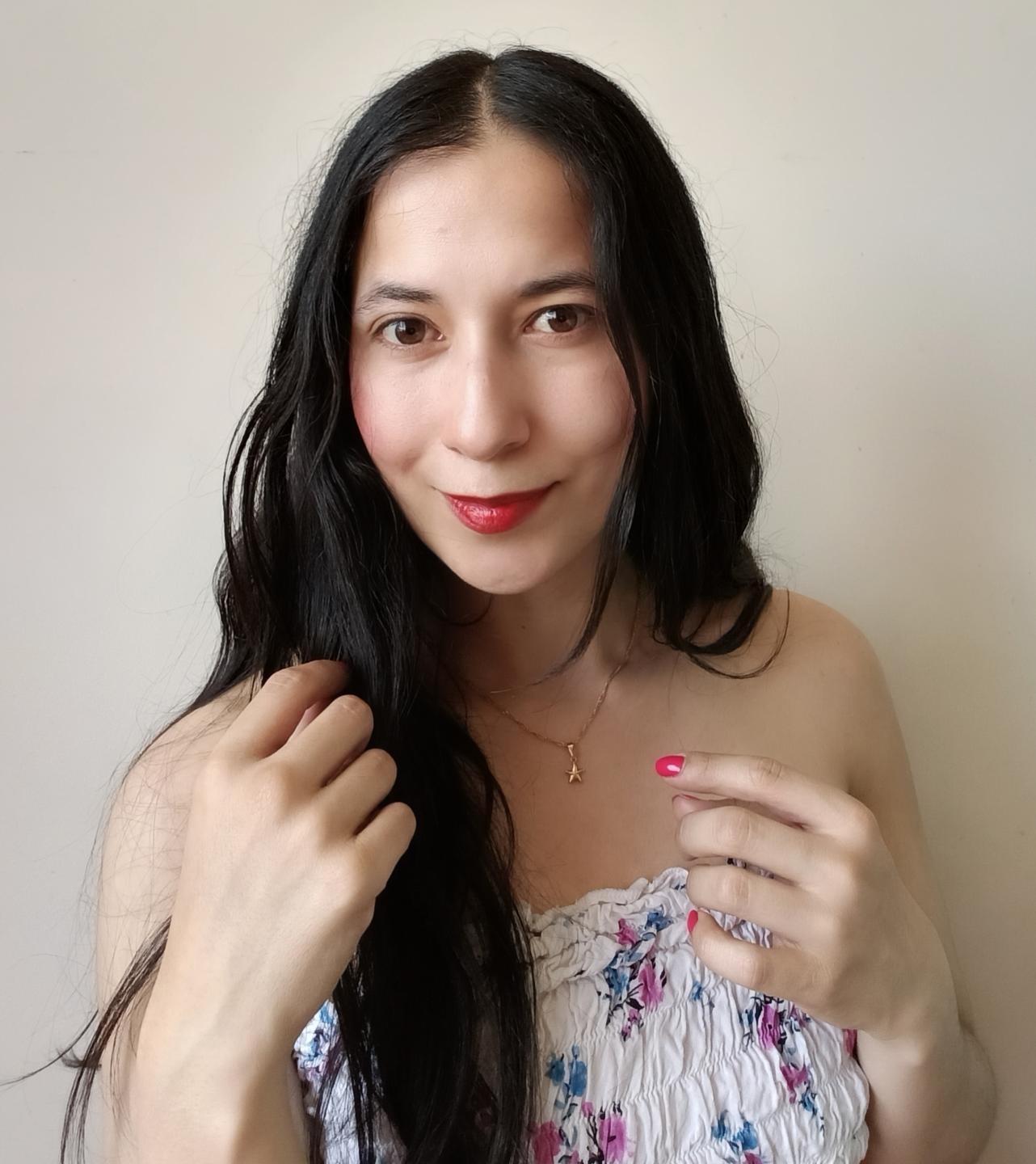 Image of cam model AnneStone from XloveCam