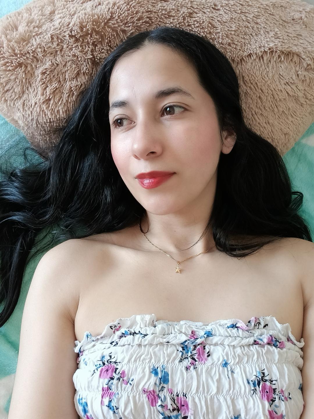 Image of cam model AnneStone from XloveCam