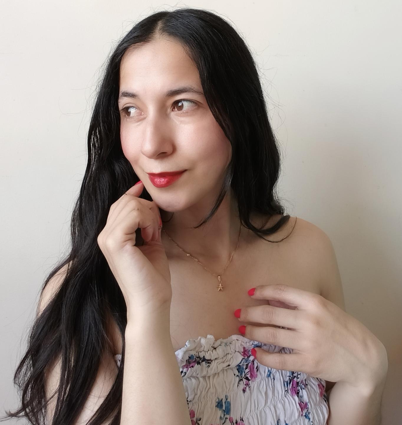 Image of cam model AnneStone from XloveCam