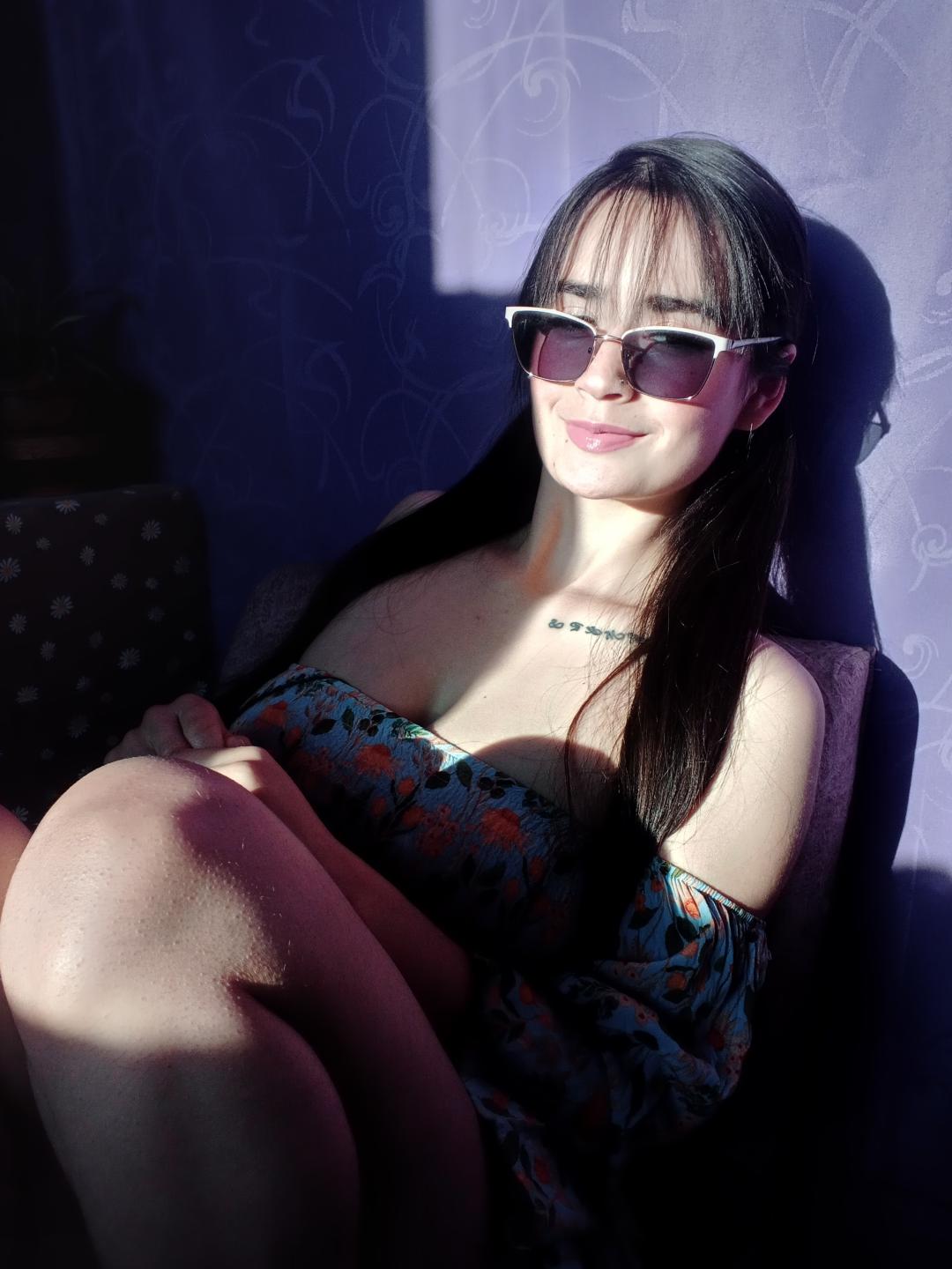 Image of cam model EllieBonneth from XloveCam