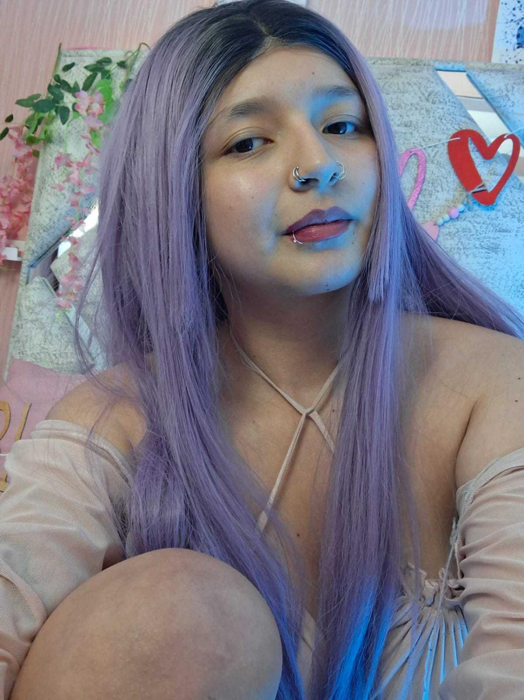 Image of cam model CandySwan from XloveCam