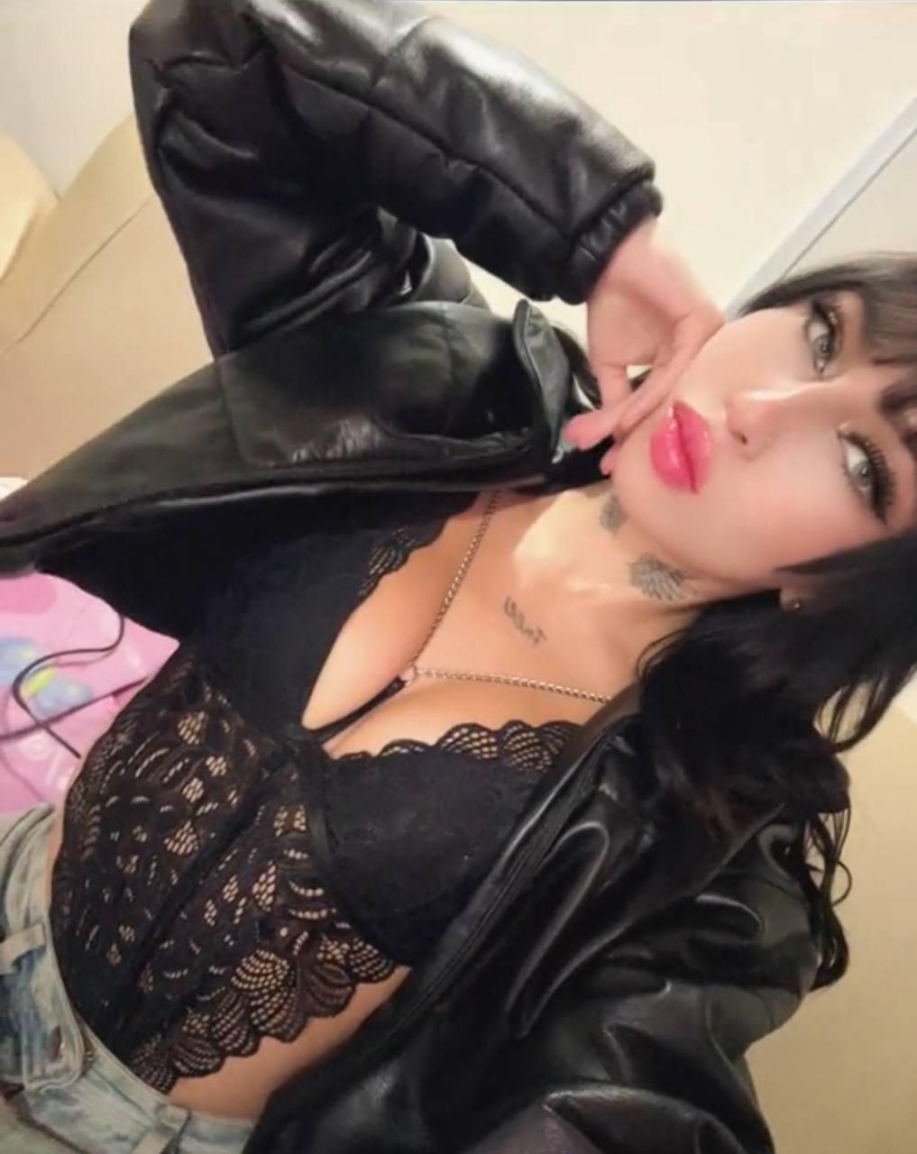 Image of cam model LunaBaster from XloveCam