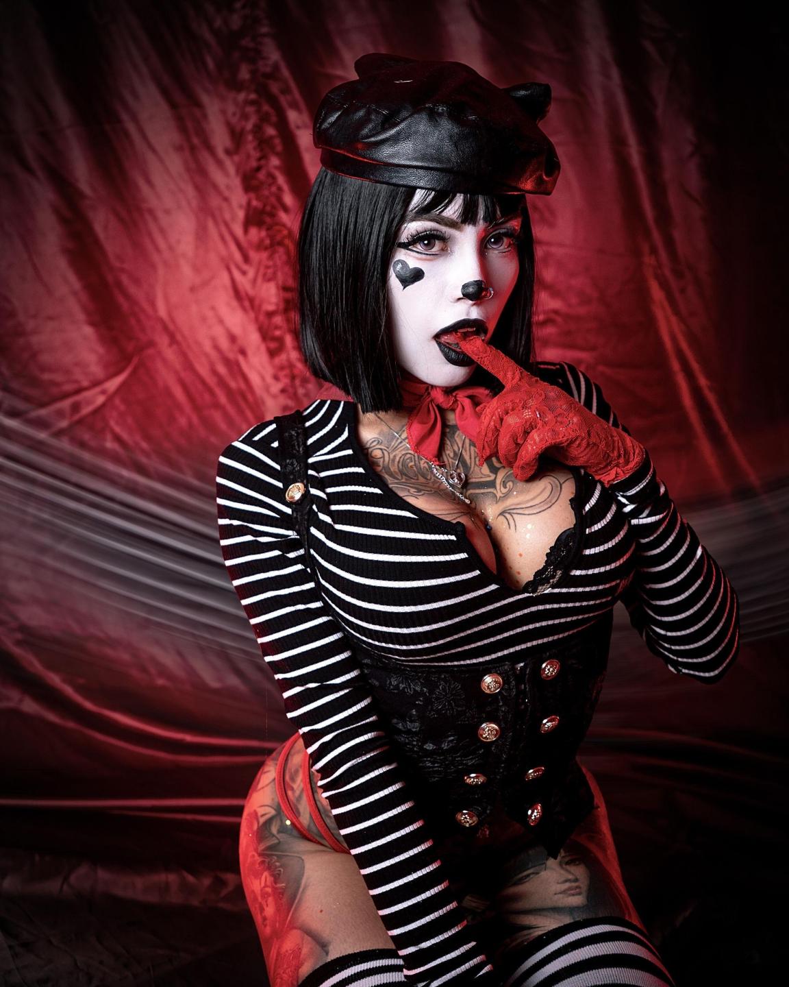 Image of cam model SaraBrooks from XloveCam