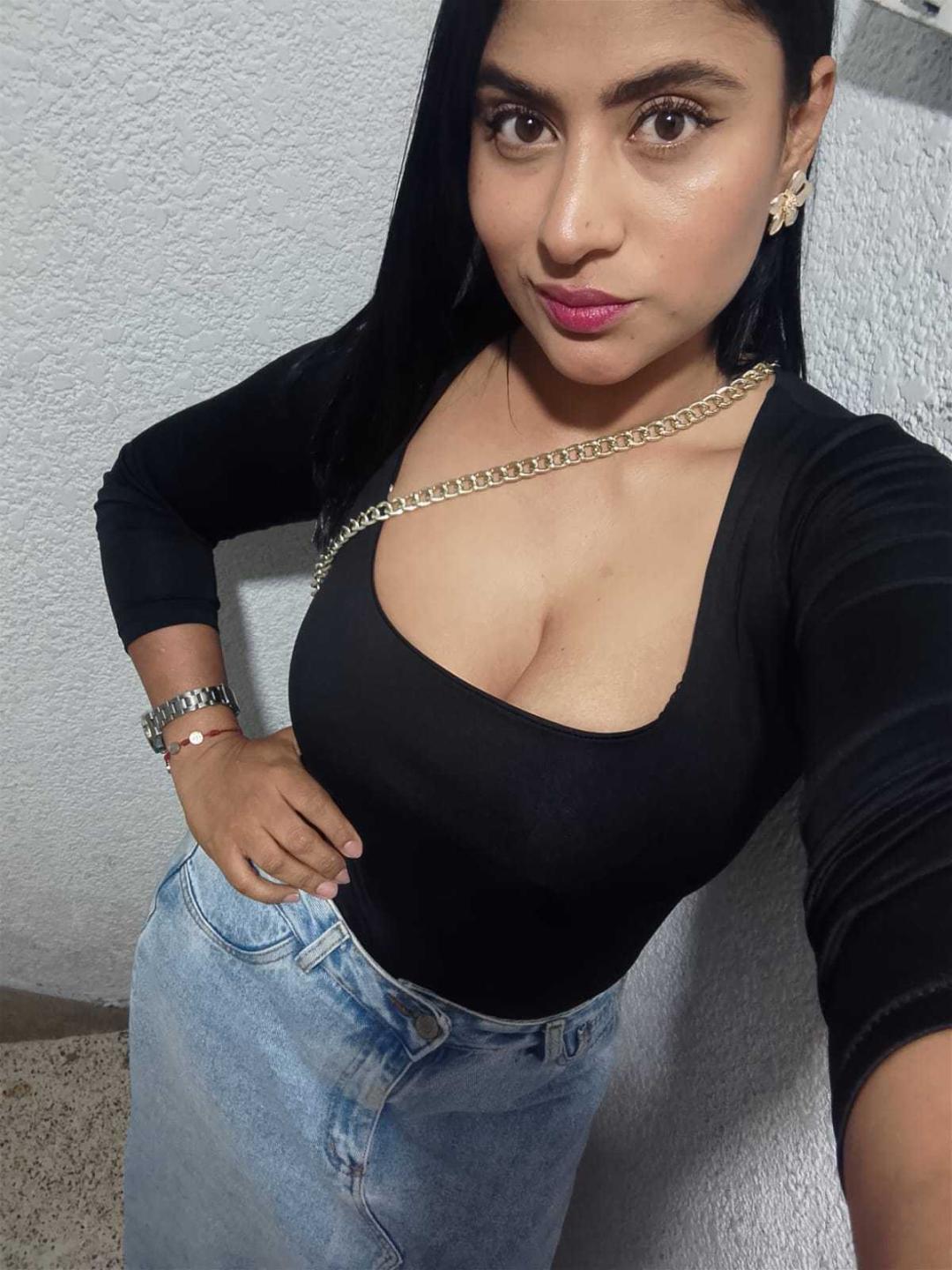 Image of cam model DiannaRosse from XloveCam