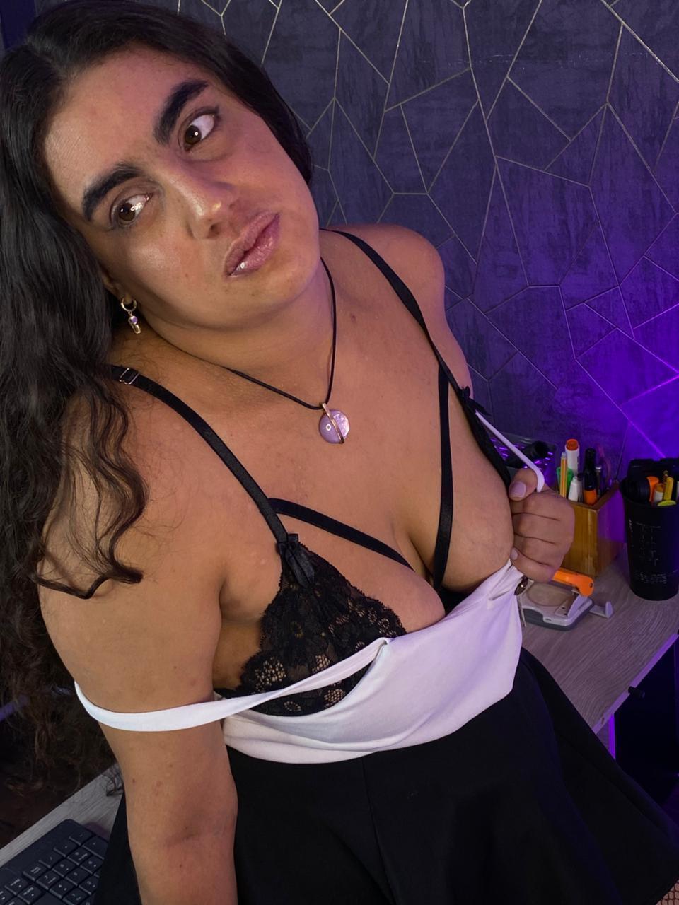 Image of cam model MiaBrooklyn from XloveCam