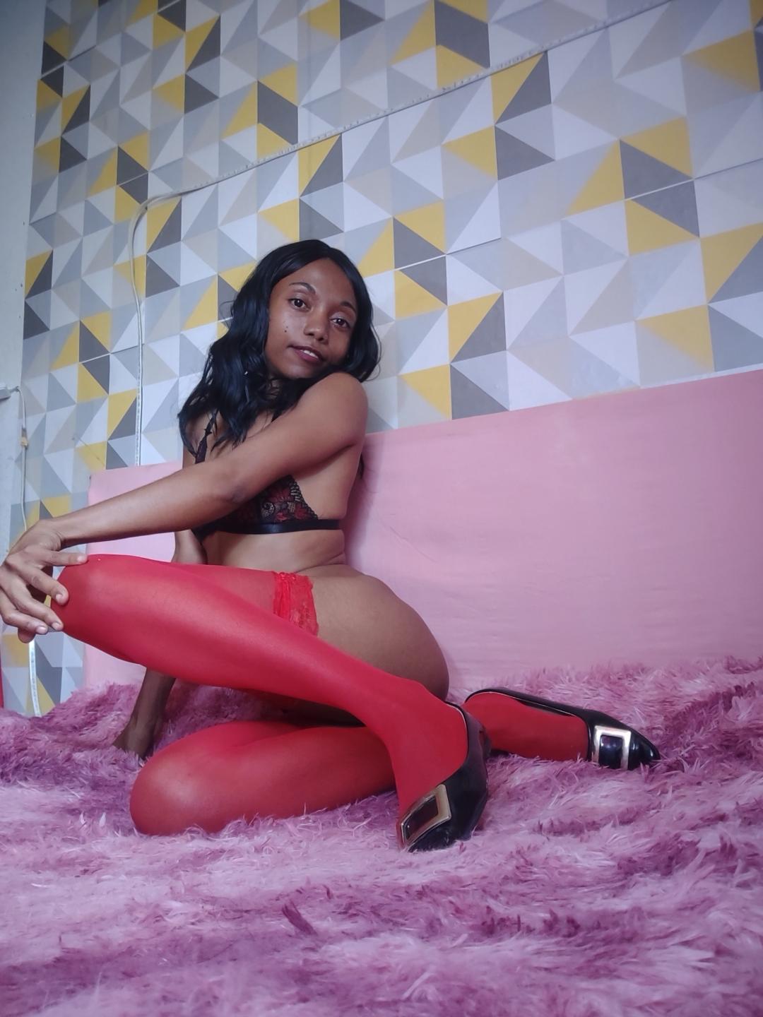 Image of cam model VictorineStone from XloveCam