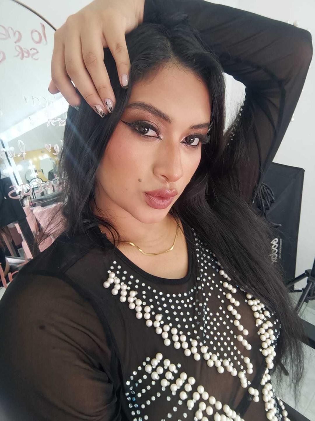 Image of cam model AdalinaVera from XloveCam