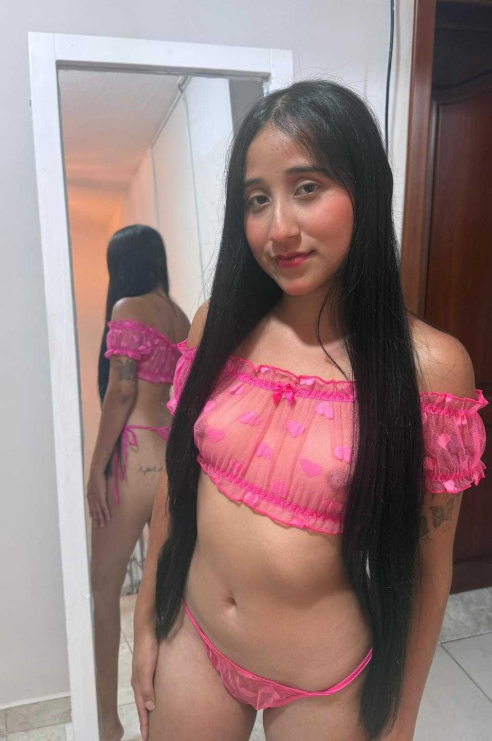 Image of cam model AnnieBlakke from XloveCam