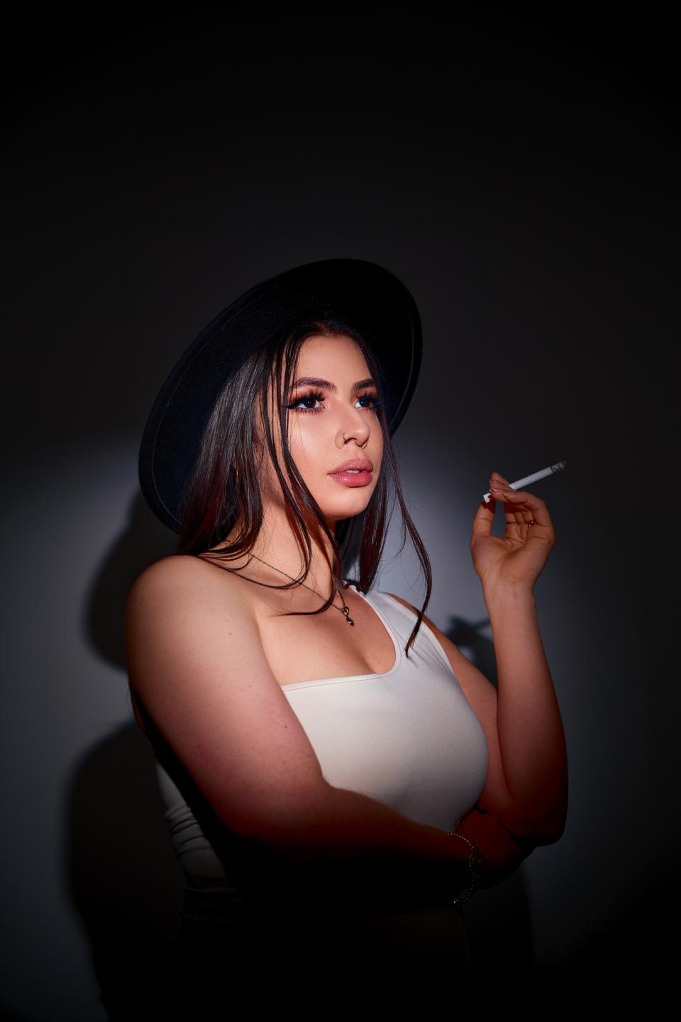 Image of cam model VanessaClose from XloveCam