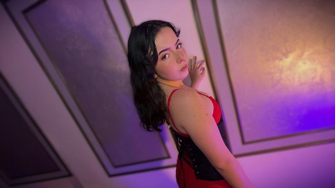 Image of cam model AliinaFontaine from XloveCam