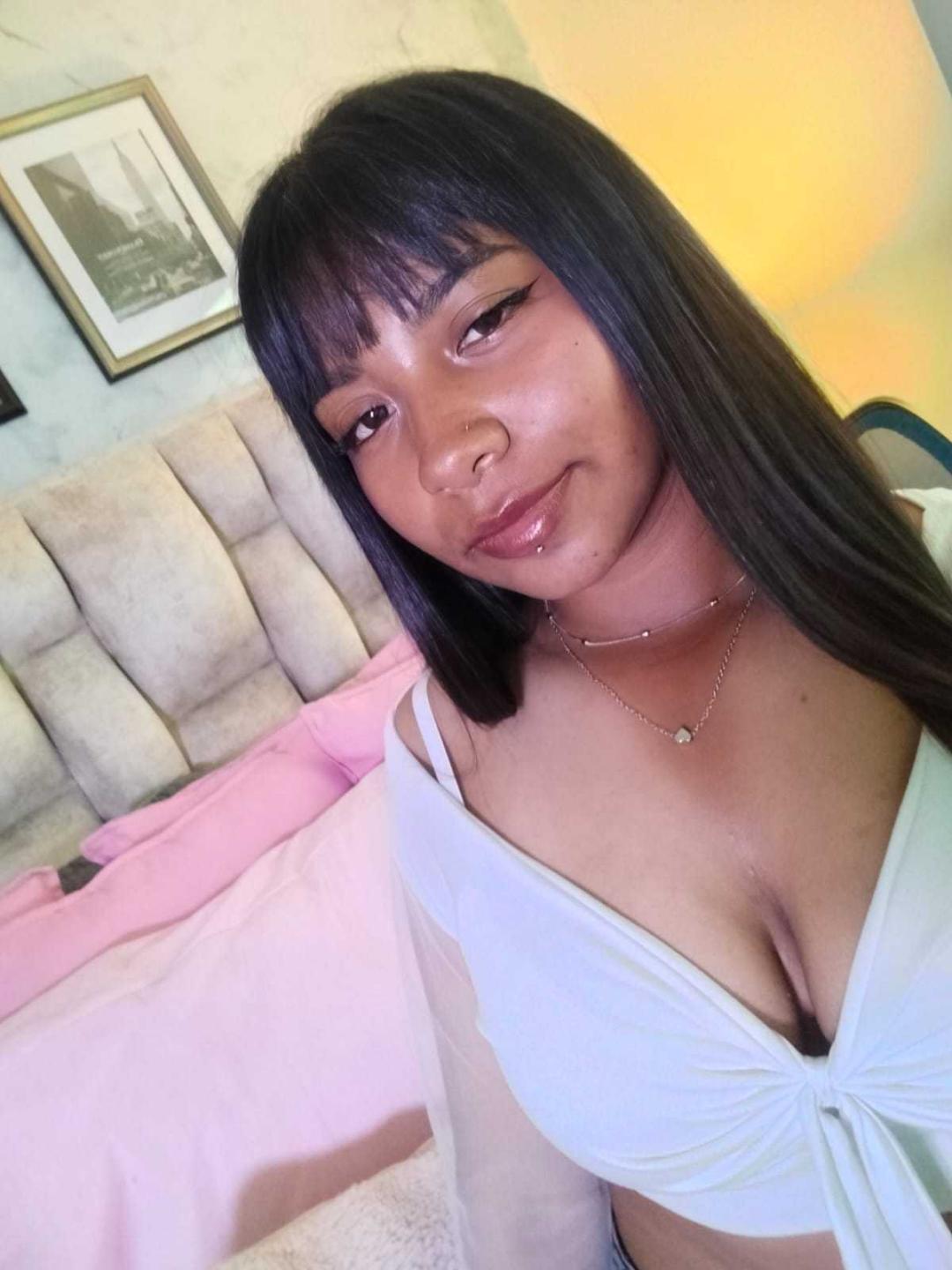 Image of cam model NahomyNoir from XloveCam