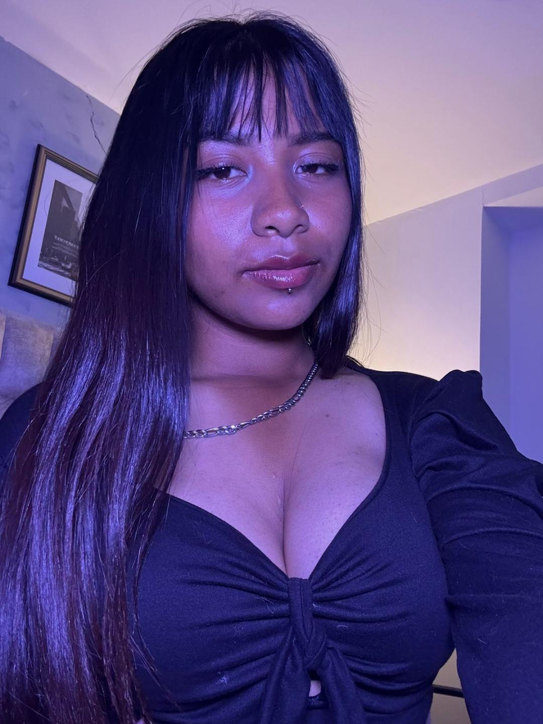 Image of cam model NahomyNoir from XloveCam