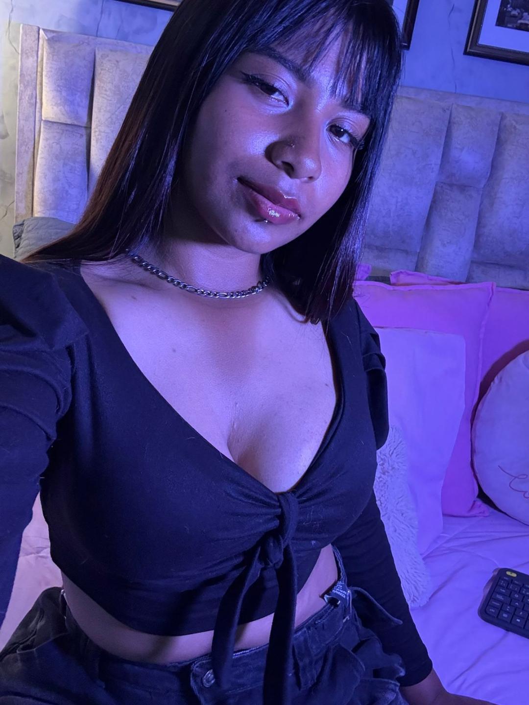 Image of cam model NahomyNoir from XloveCam