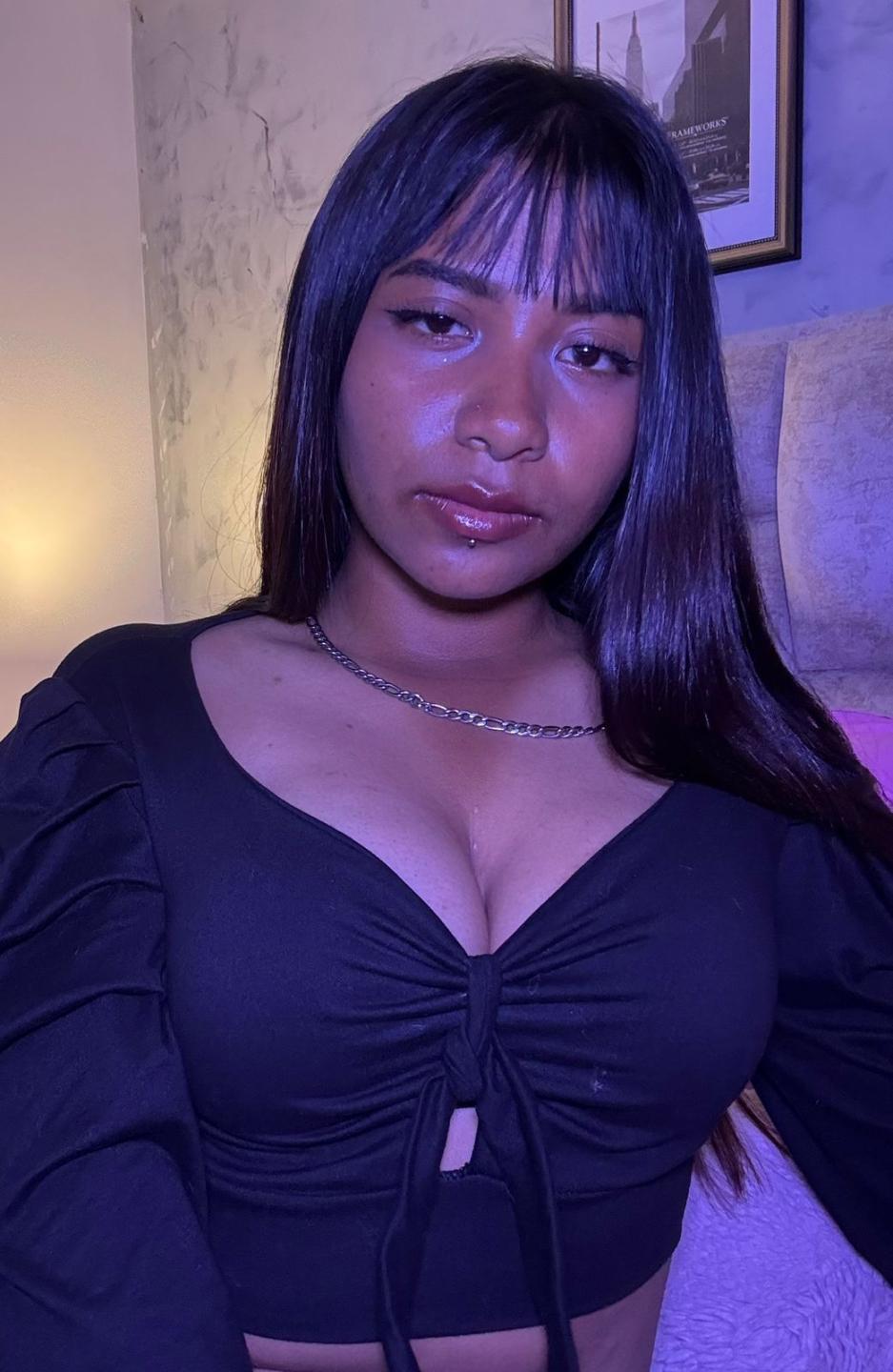 Image of cam model NahomyNoir from XloveCam