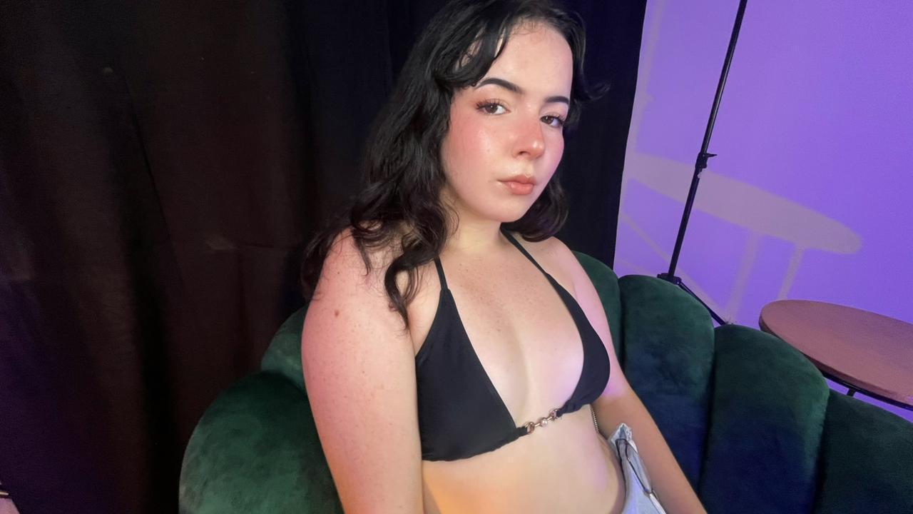 Image of cam model AliinaFontaine from XloveCam