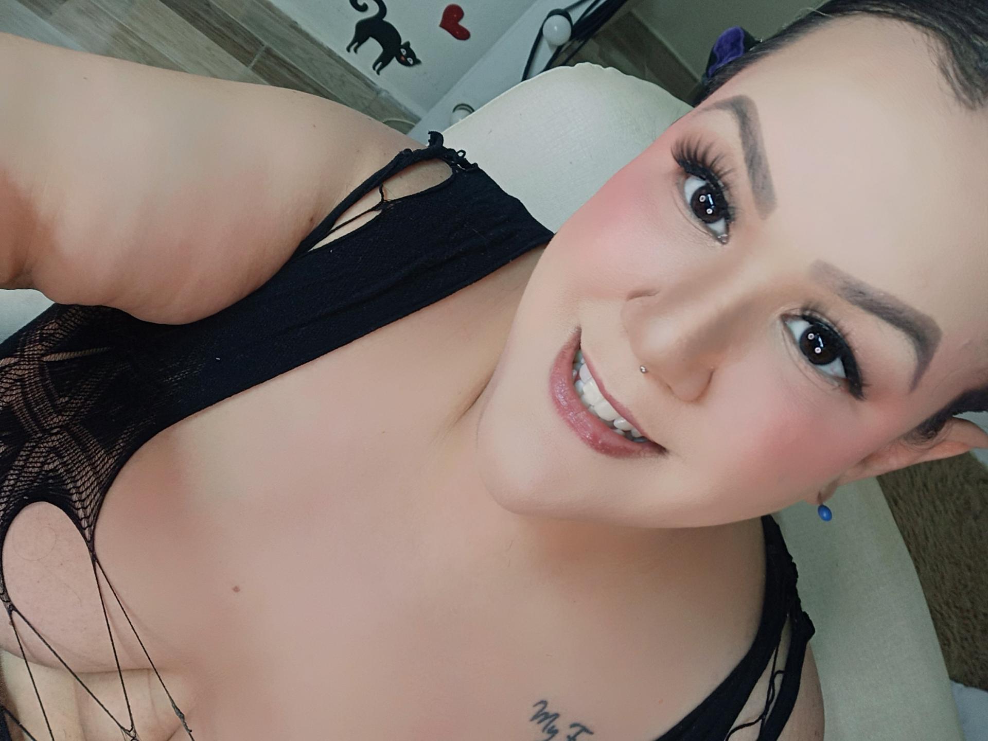 Image of cam model GiiannaMorrys from XloveCam