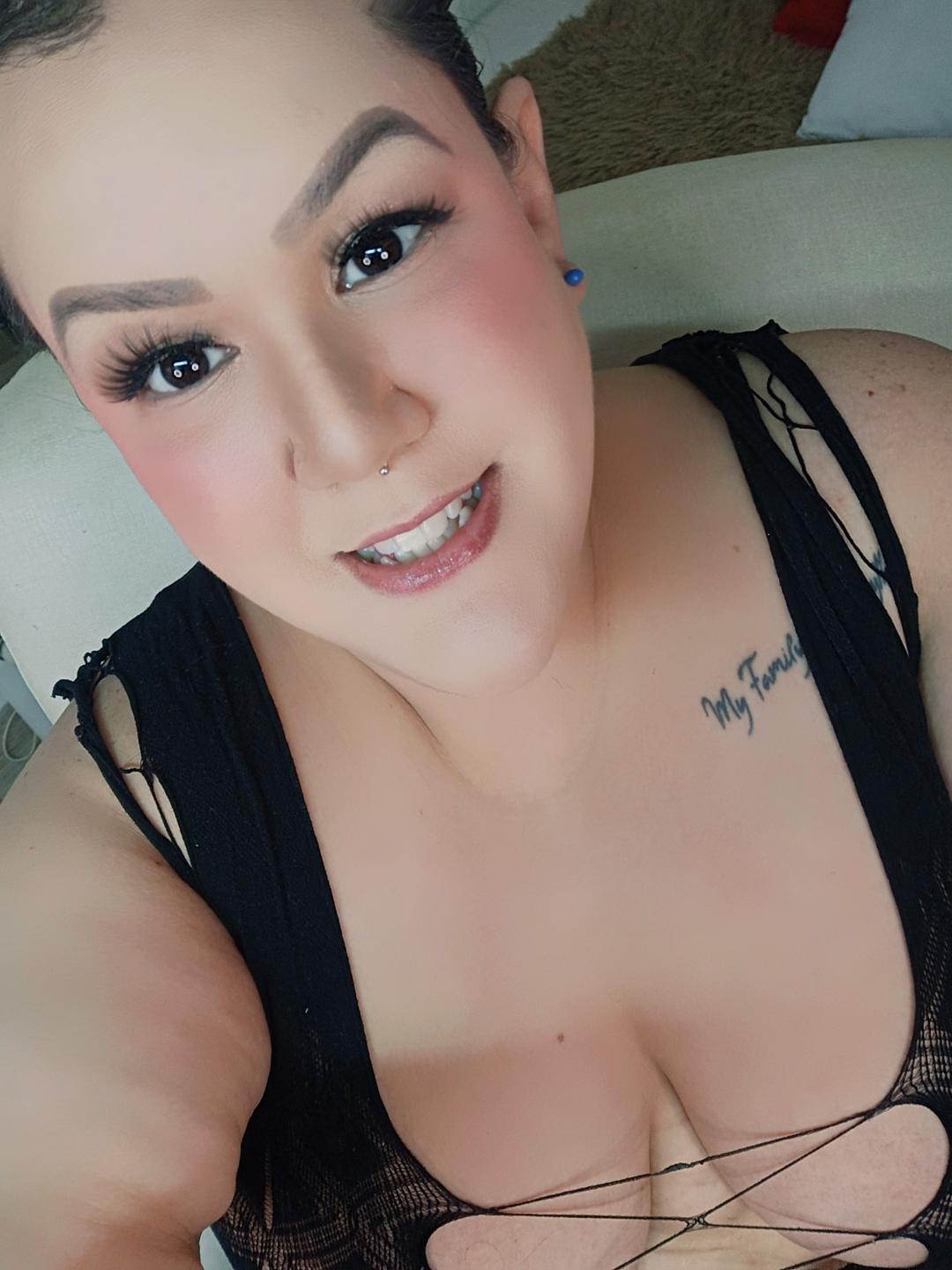 Image of cam model GiiannaMorrys from XloveCam