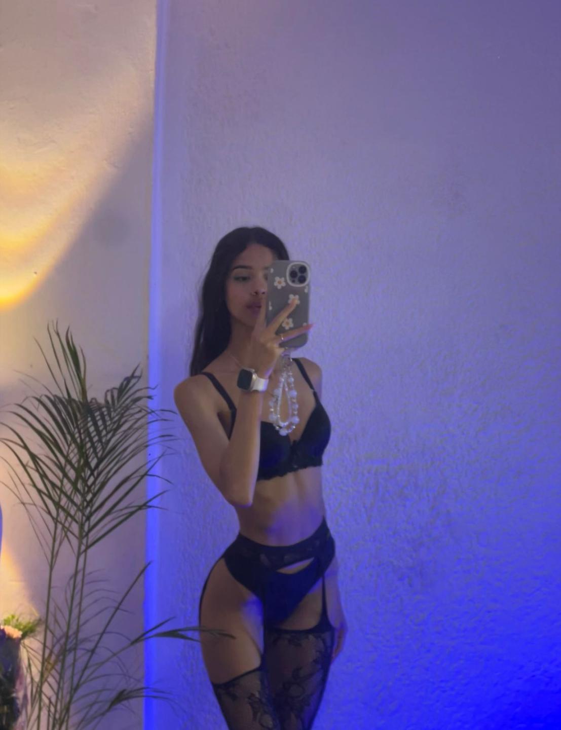 Image of cam model LiaBlom (LucyColin) from XloveCam