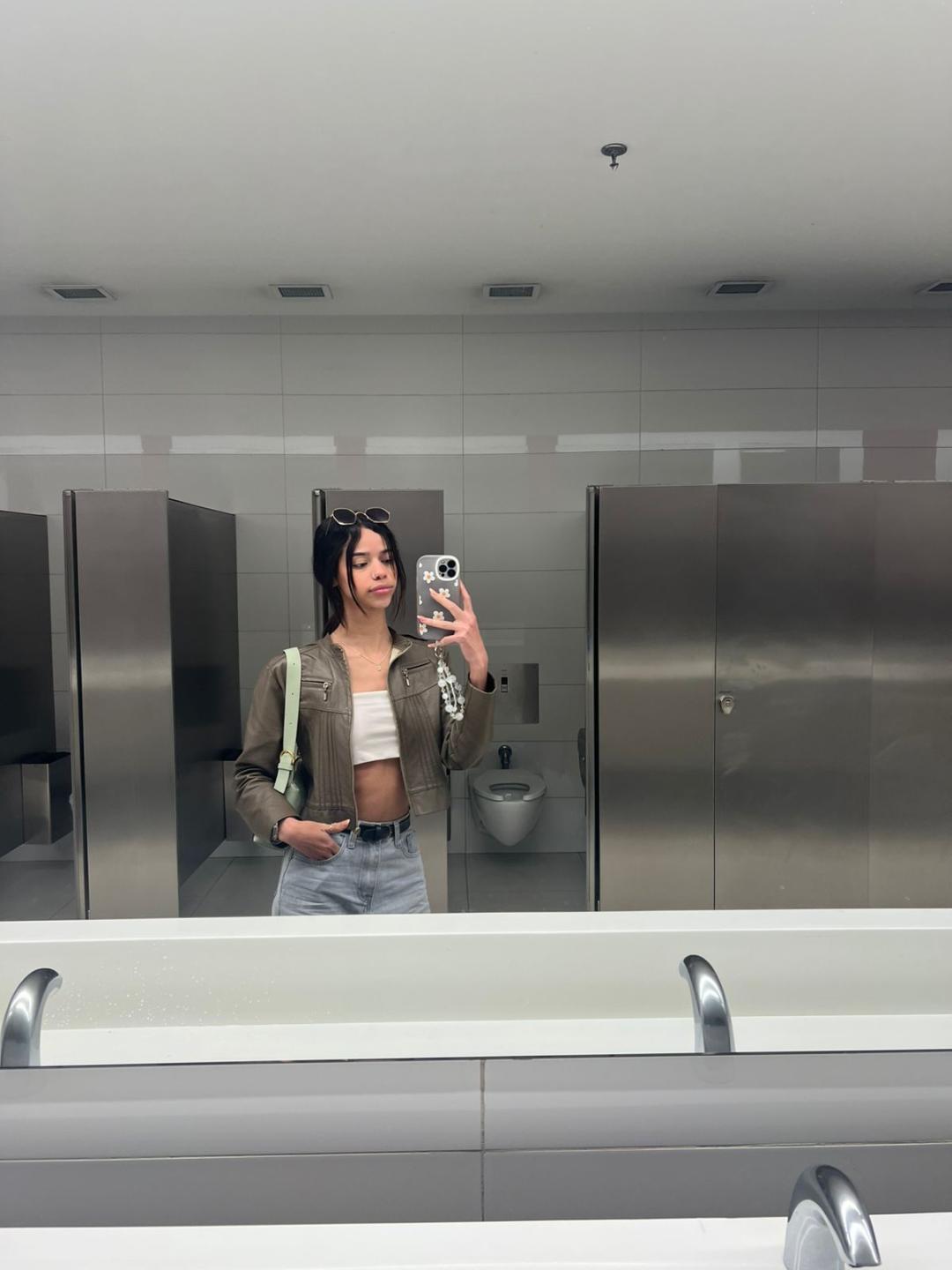 Image of cam model LiaBlom (LucyColin) from XloveCam