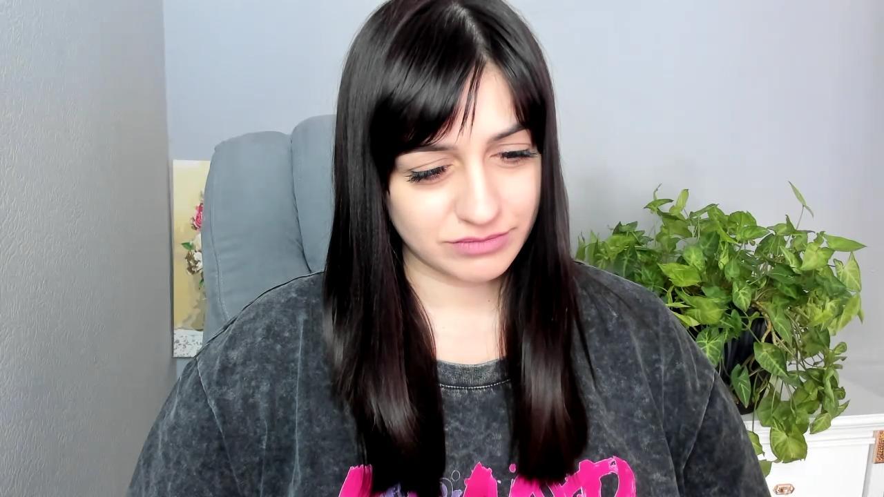 Image of cam model Sheidi from XloveCam