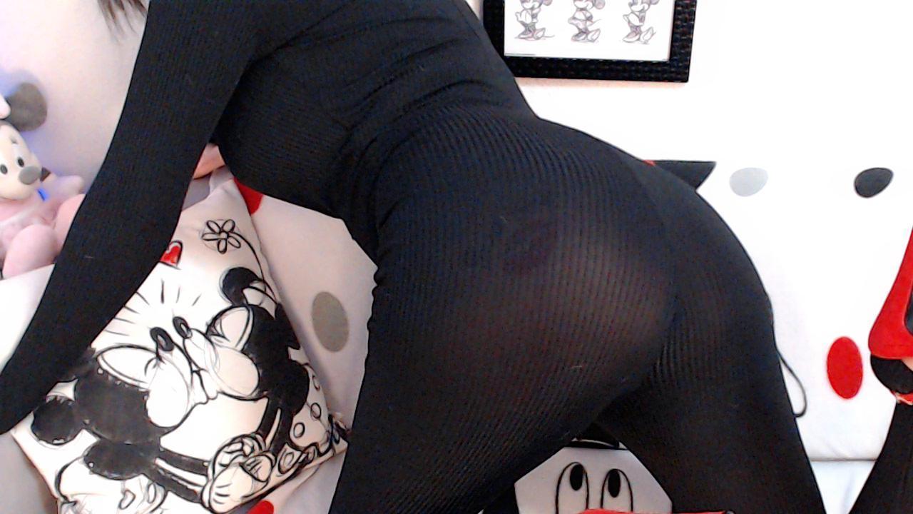 Image of cam model FrenchShanna from XloveCam