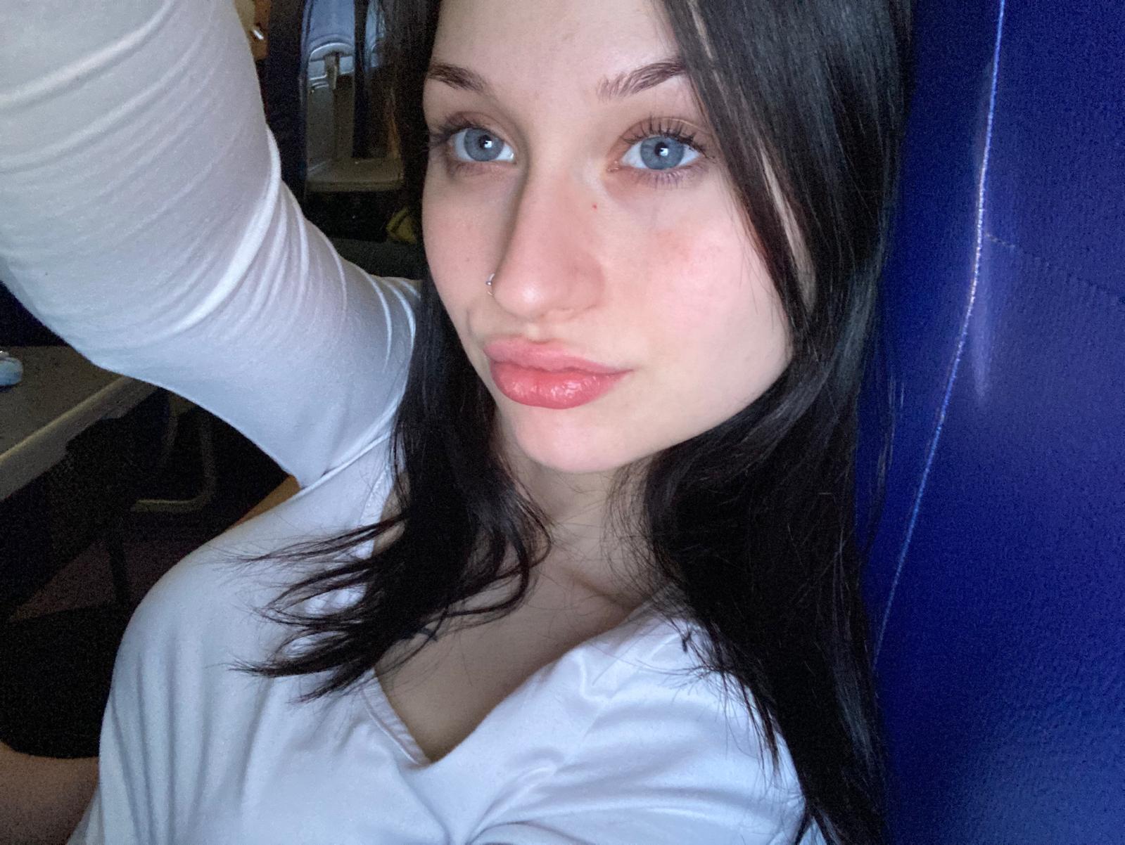 Image of cam model RoxxanneBoby from XloveCam