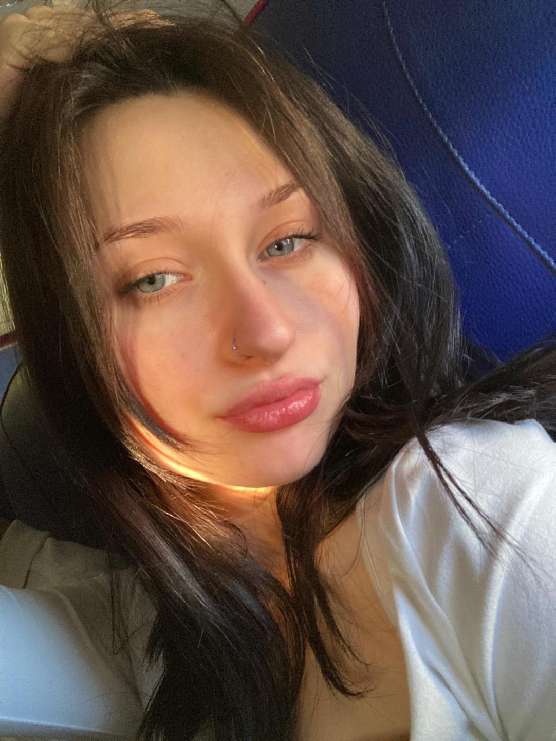 Image of cam model RoxxanneBoby from XloveCam