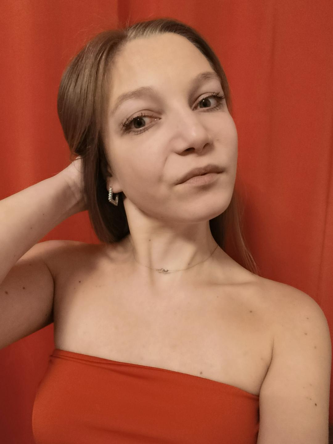 Image of cam model LovelyxEmilly from XloveCam