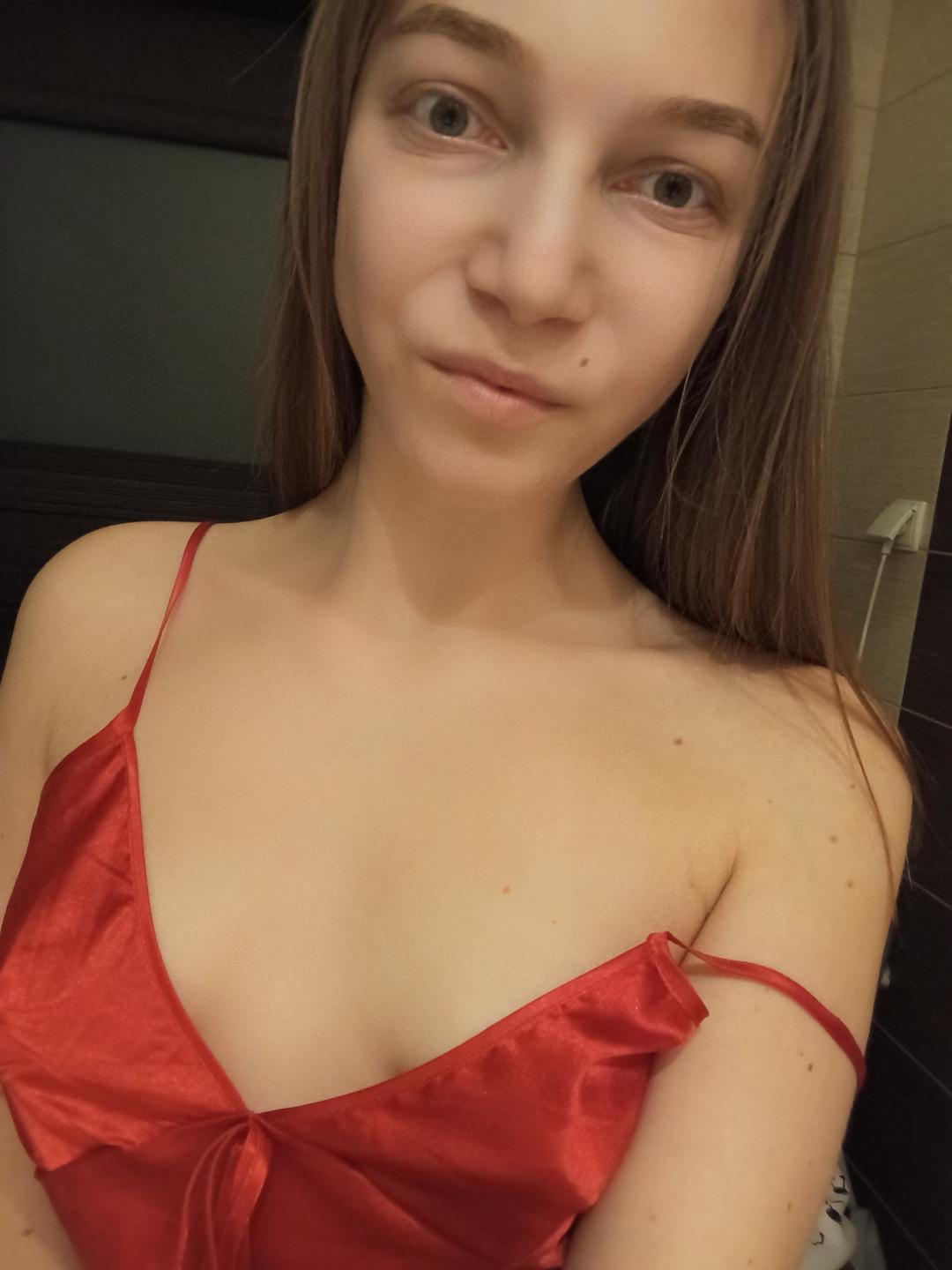 Image of cam model LovelyxEmilly from XloveCam